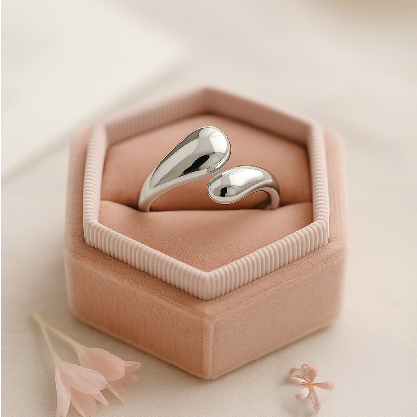 Liquid Curve Open Ring – Sculpted Gold / Silver Metal